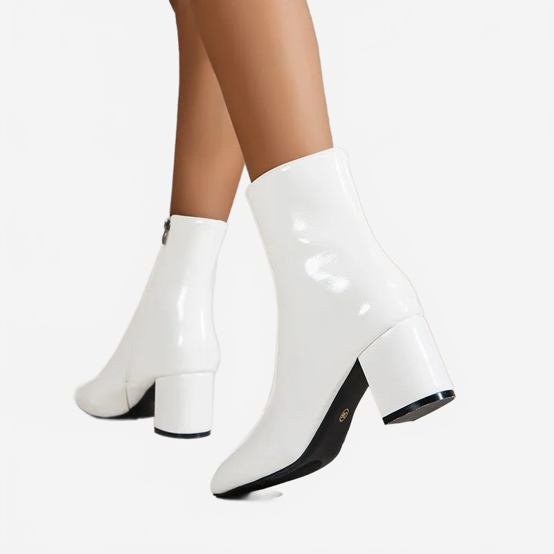 VILLAGE | TACCHI IN PELLE
