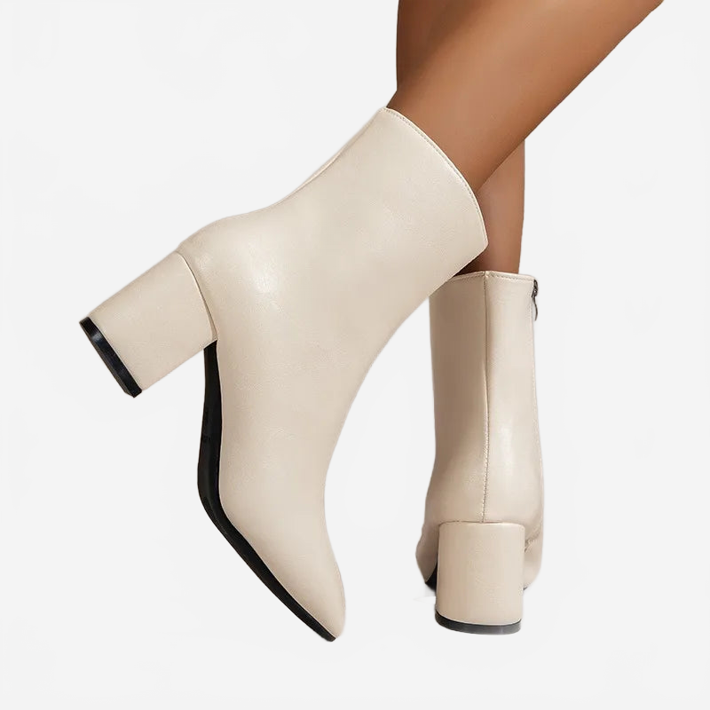 VILLAGE | TACCHI IN PELLE